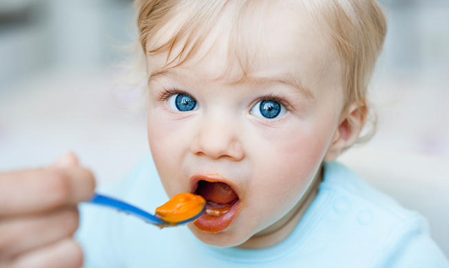 When & How to Introduce Utensils to Your Baby or Toddler